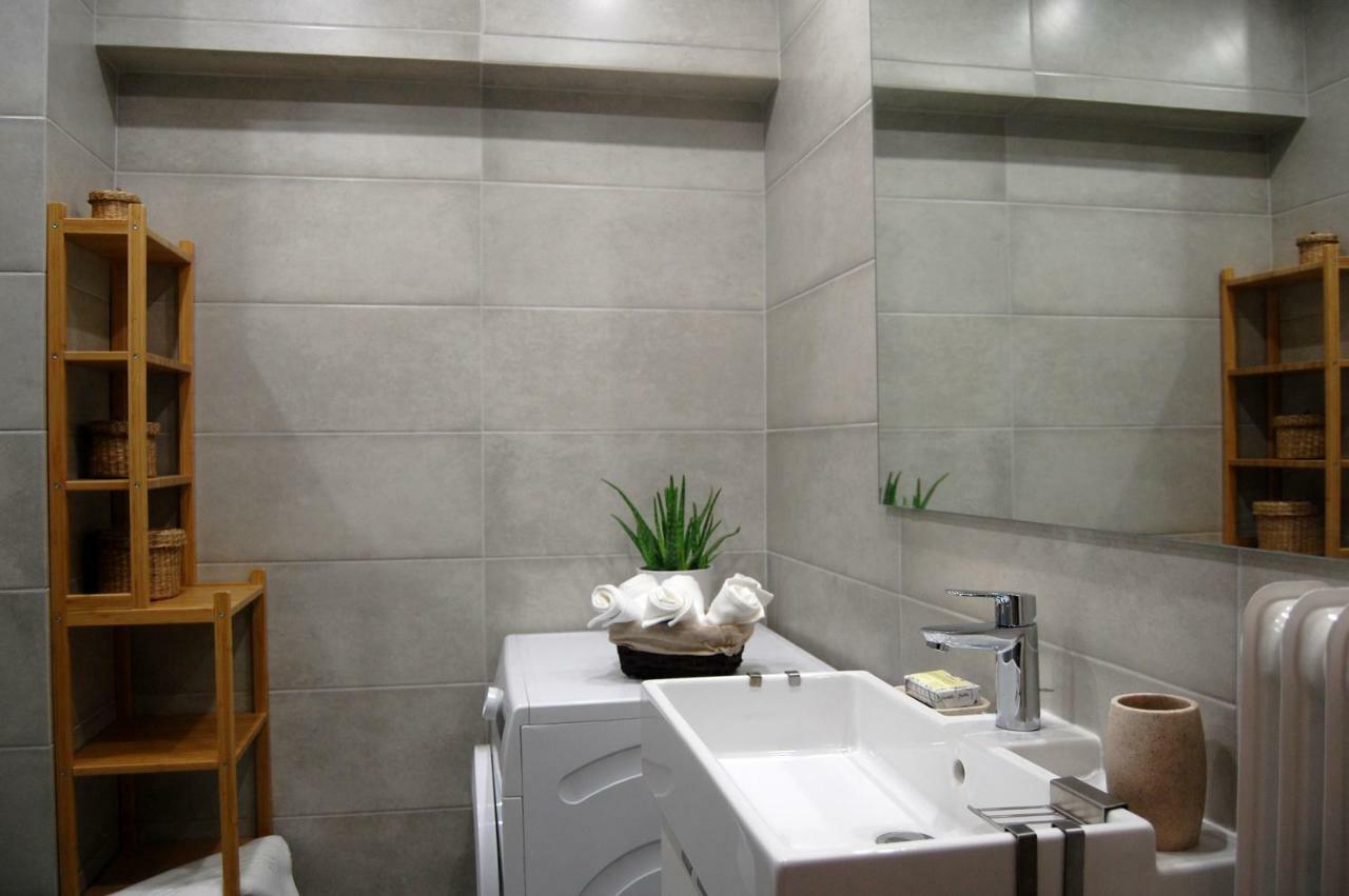 Central & Comfortable, 70M² Apt In Neos Kosmos 아테네 외부 사진